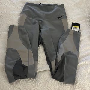 Nike leggings size small